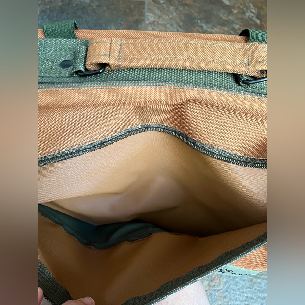 Duck Wear canvas messenger lap top bag adjustable should strap. Green & tan - Picture 4 of 15